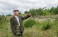 Ivan S., born in 1929 pointing out the location of the mass grave where 307 Jews were murdered on August 10, 1942, by a Gestapo unit stationed in Kremenets. ©Les Kasyanov/Yahad – In Unum