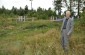 A Yahad witness pointing out the mass grave where about 500 Jews were murdered in August 1941. ©Nicolas Tkatchouk/Yahad – In Unum