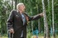 The witness’s husband pointing out the execution site. ©Les Kasyanov/Yahad - In Unum