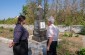 Anatoliy S., born in 1933, with the Yahad team at the execution site in Teplyk. ©Les Kasyanov/Yahad - In Unum