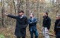 The witness Henryk L. with the Yahad team in Łyniew, at the uncommemorated site of the killing and burial of about 30 Jewish men. ©Les Kasyanov/Yahad - In Unum