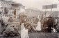 Selling onions and garlic at the Pyetrykaw market, 1912. ©Public Domain, Wikipédia